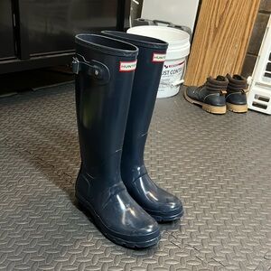 Navy blue hunter rain boots